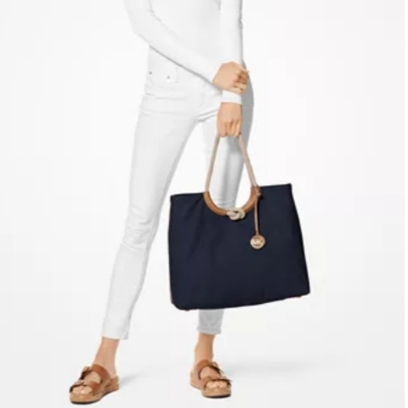 Michael Kors

Isla Ring Shoulder Tote - Picture 3 of 3